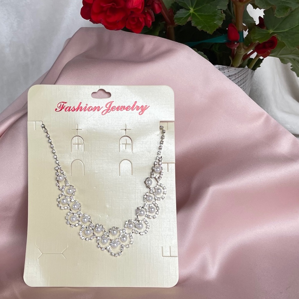Pearl & Rhinestone Necklace - Picture 2 of 4